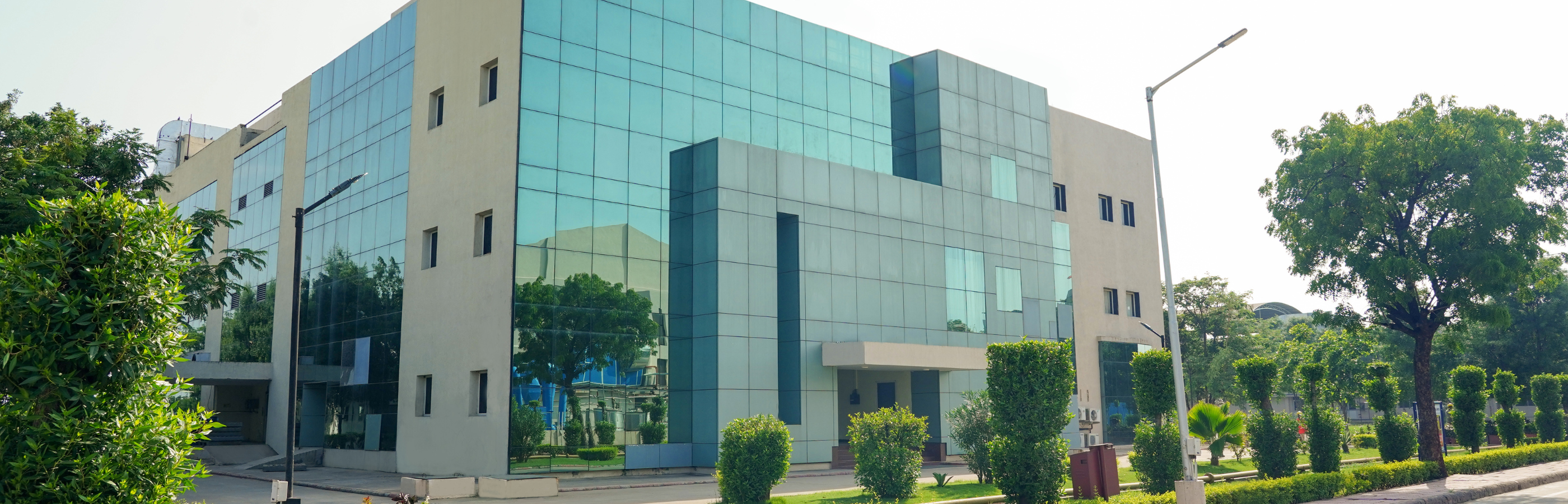 Dishman Carbogen Amcis Ltd receives 'Choose France - Best Indian Investment in France' award from the Indo French Chamber of Commerce and Industry (IFFCI)